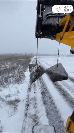 之前嘲笑俄军的“苏罗维金”防线，“龙牙阵”，没有用，没效果。现在乌军也开始大规模