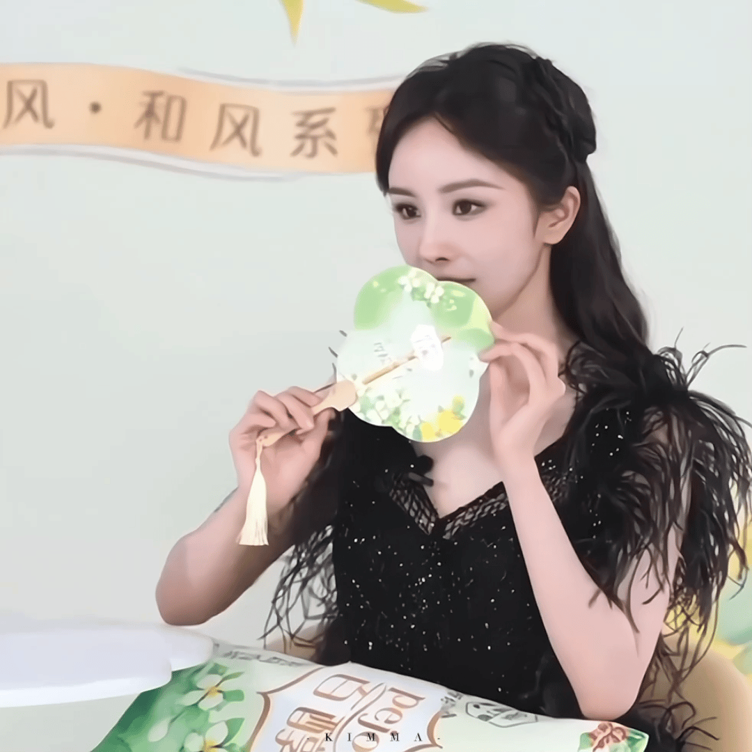 金鹤龙回应🍯影迷 妆容服装问题 ​​​