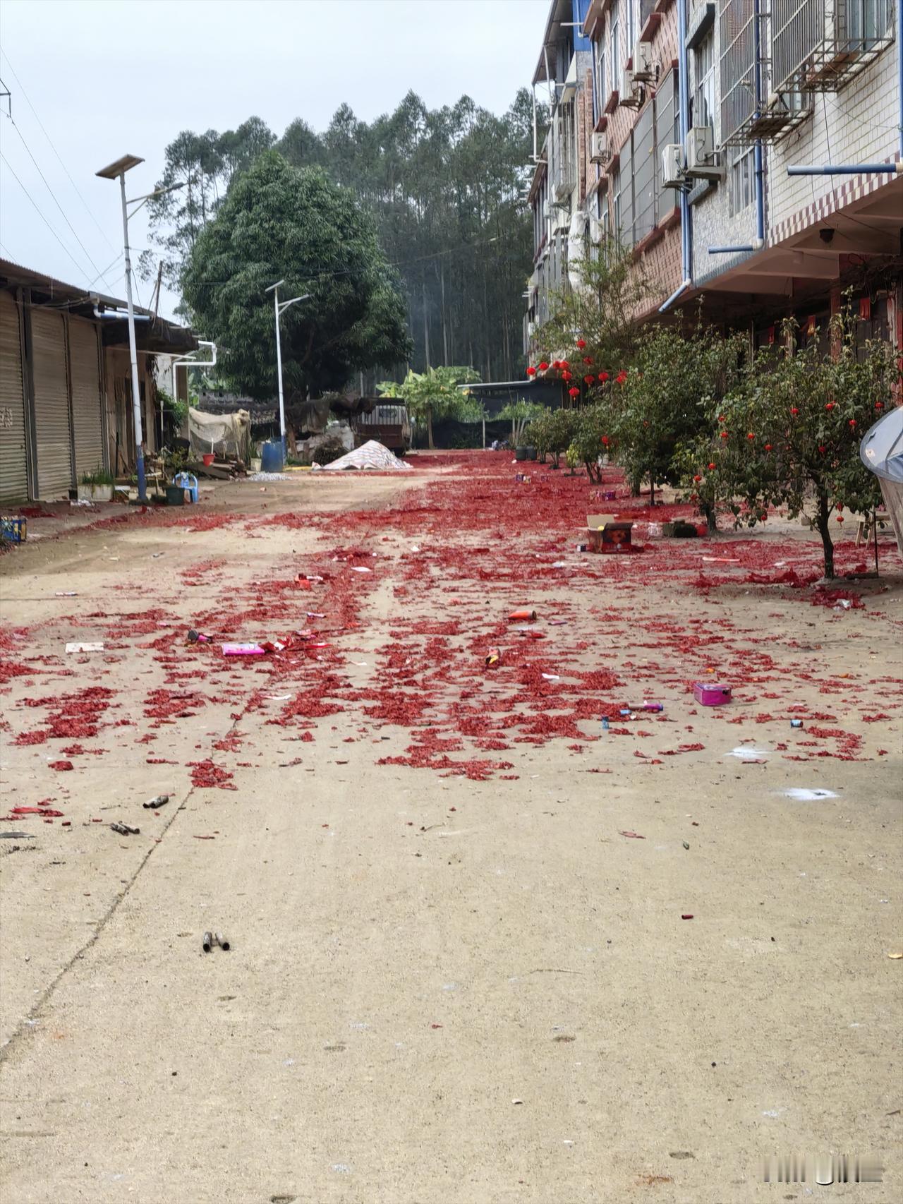 同事是外地的，初一自驾回老家，休初二，初四他上班，所以初三就必须又开车来了。初二