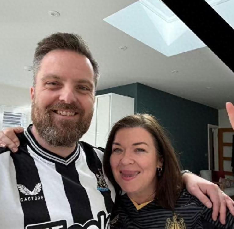 【制止插队却丧命，寡妇怒斥司法不公】据英媒报道，一位痛失爱人的英国寡妇凯莉丝汀·