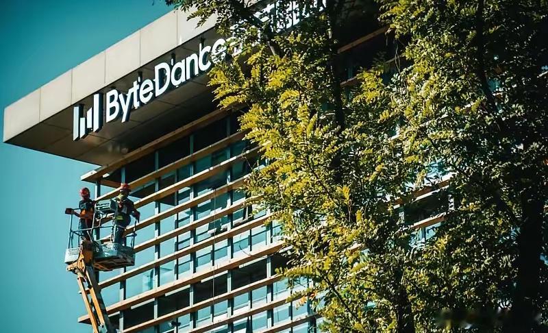 有人问，字节的估值有没有可能超过腾讯？目前字节的估值已经达到了5500亿美元，离