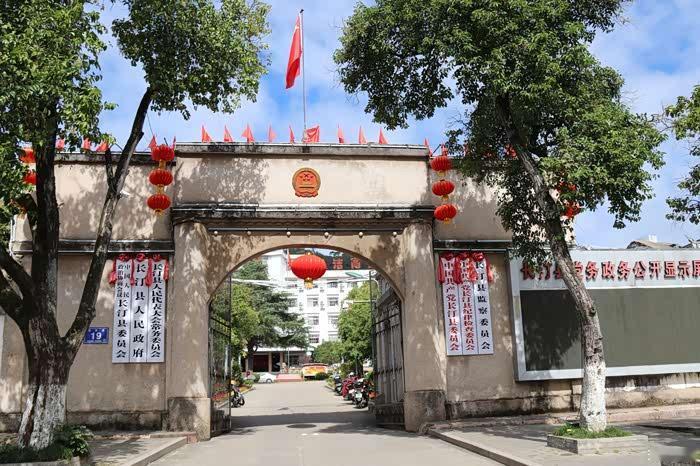 有些地方是越新越好，但是政府大楼是个例外，它是越“陈旧”，越简朴大家越有感觉，这