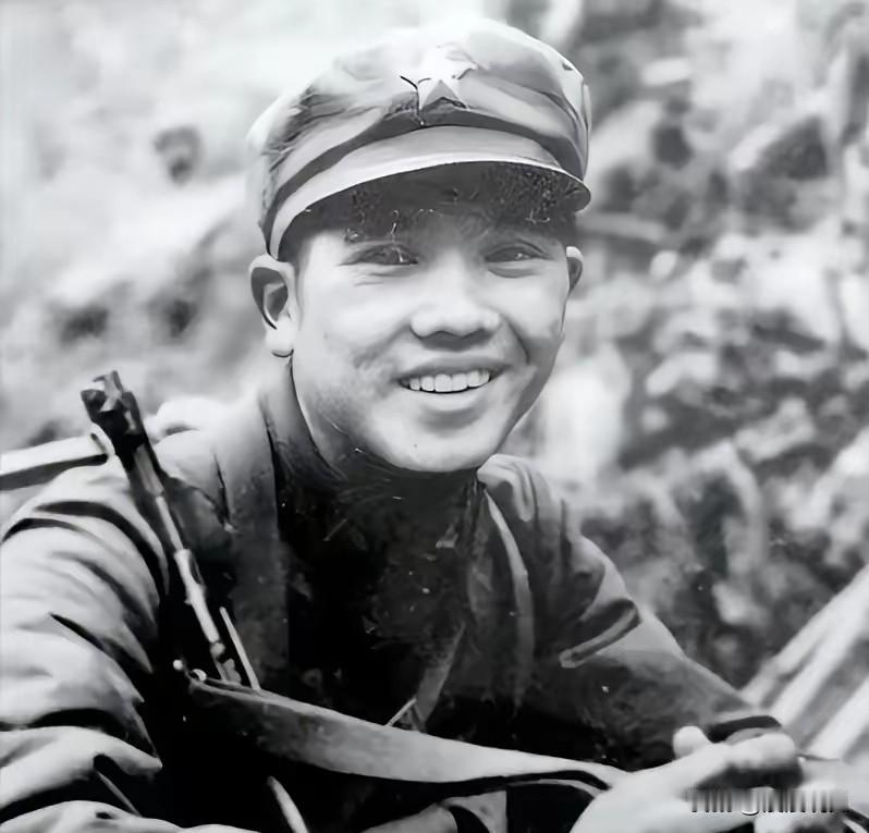 滚下石陡坡的通信员：21岁陈全钢，用血肉之躯守护战场生命线
 
1979年对越自