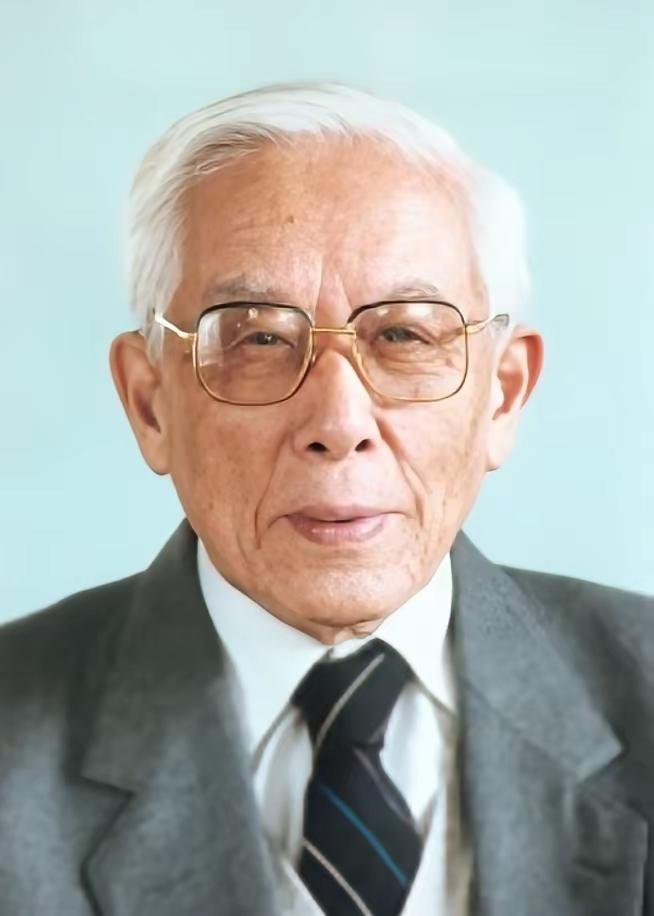 1993年，耄耋之年的前北大校长周培源晨练归家，对着妻子说：“我很爱你！”

妻