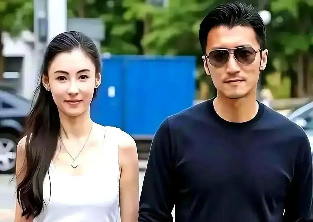 一年只见10次，47分钟
 
Lucas 16岁生日，谢霆锋人没到场，托助理递来