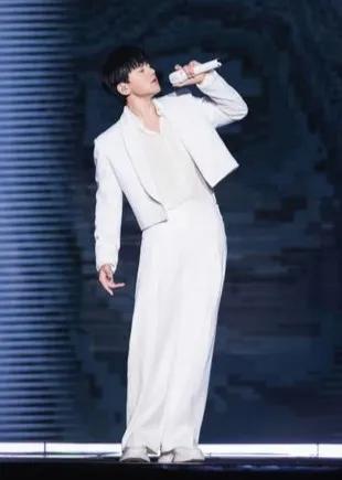 爱飚高音的歌手并不优秀

歌曲需要用心来完成，是要付出情感的，所谓的以声传情就是