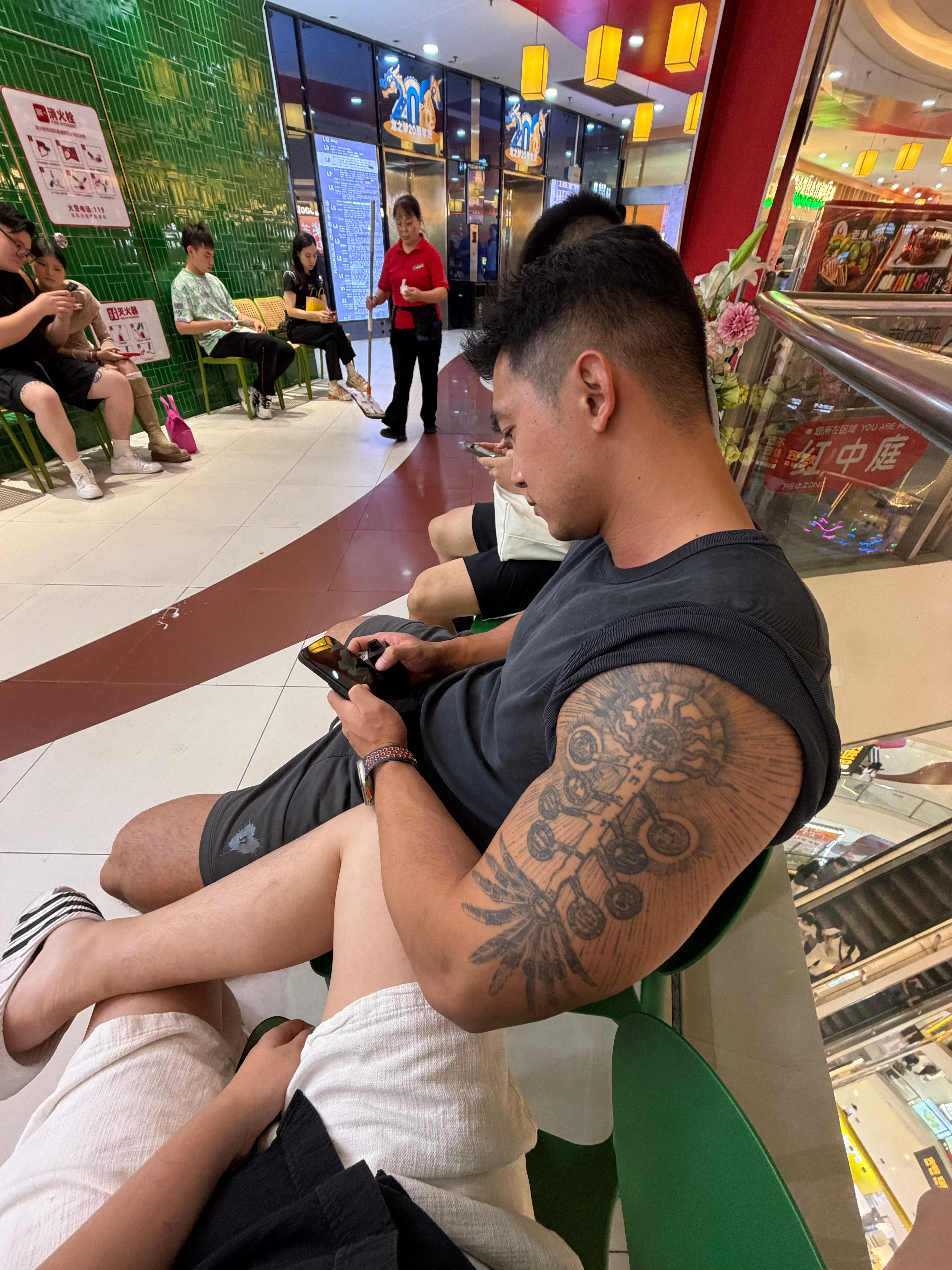 快看这是谁啊[偷笑][偷笑] ​​​