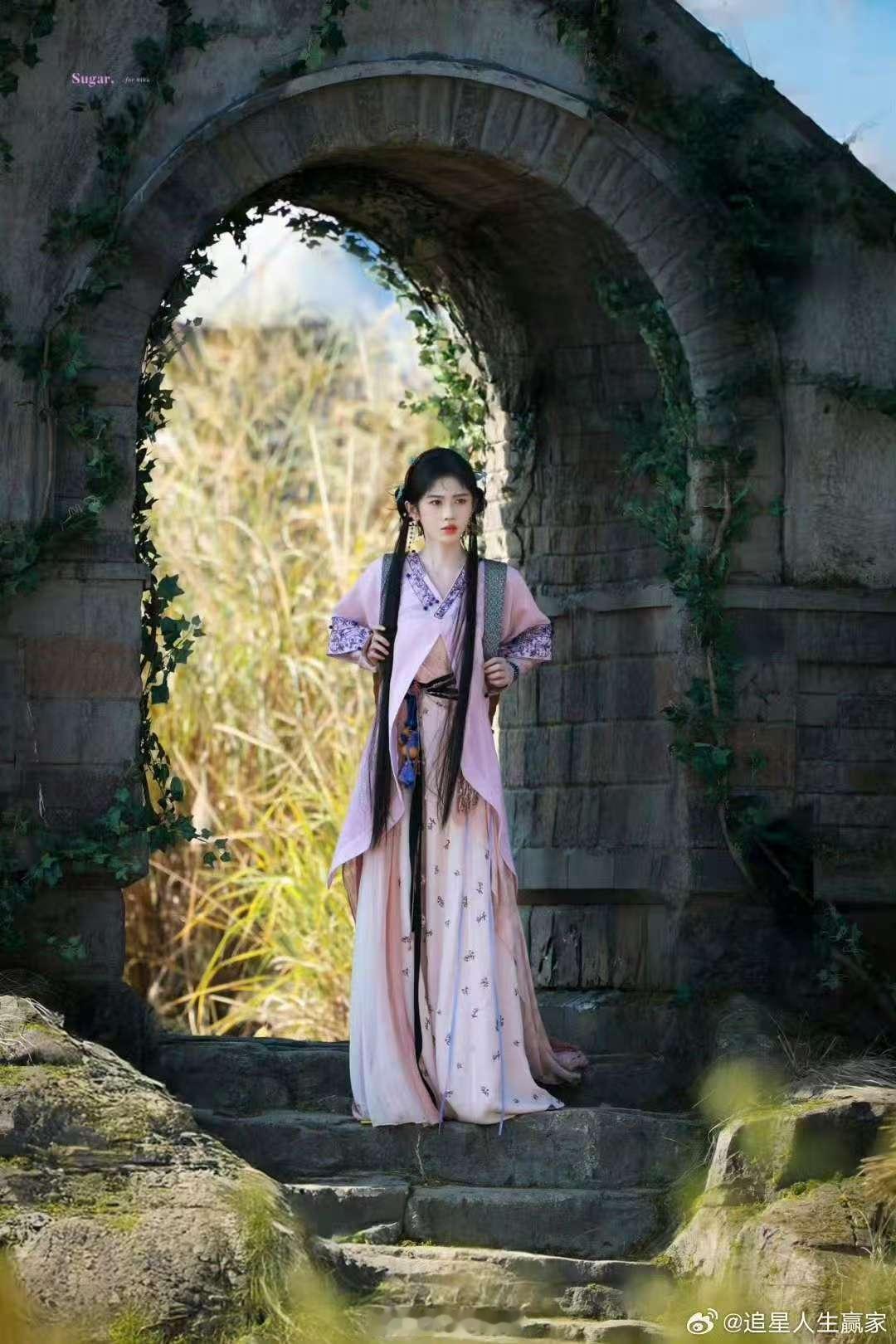 鞠婧祎紫衣造型  鞠婧祎来战造型路透图好清爽的美丽啊，紫衣的造型又是解锁了一种新