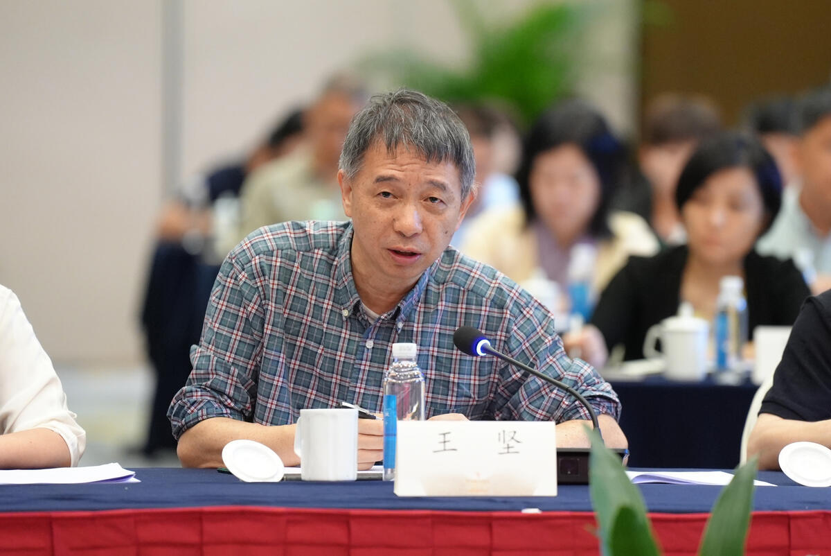 我挺认同这个观点，年轻人面对新技术很少有固化思维。不会被过往的经验束缚住，敢大胆