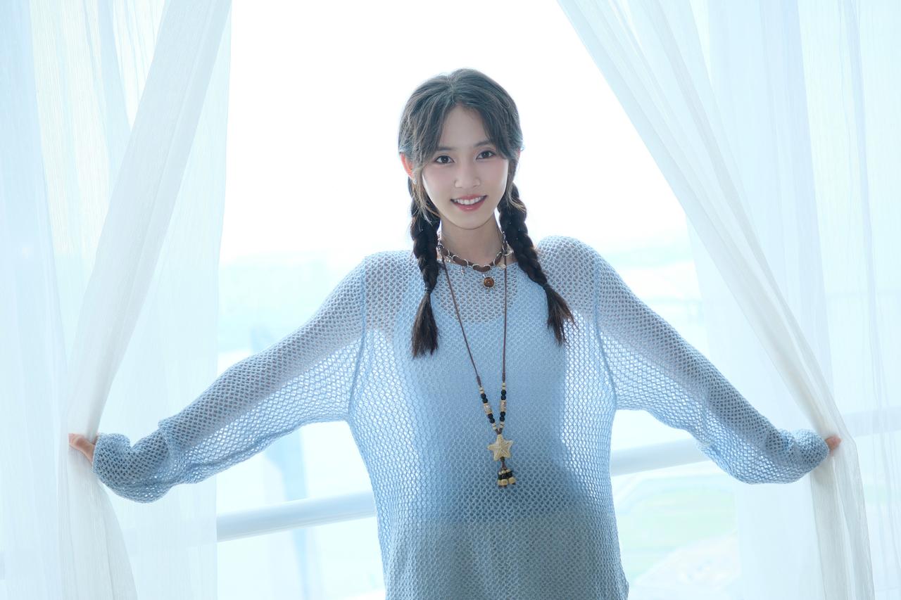 蓝莓色调自带清冷高级感，演员王可今日份的“蓝莓味”穿搭完美诠释了夏日里的清爽与灵