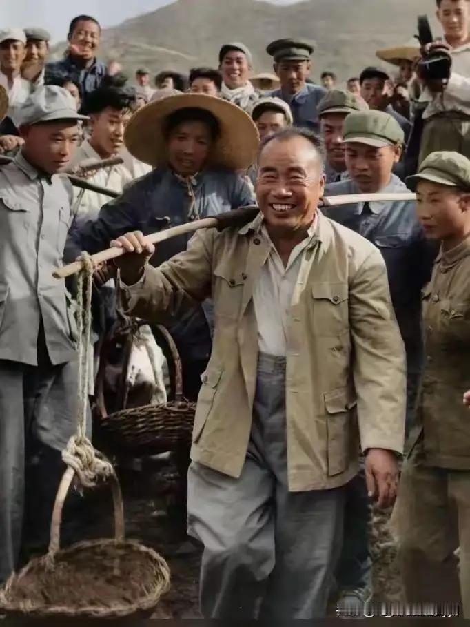 了解墒情
        1974年，朱老总在简报上看到河北省某地在搞农田规划时
