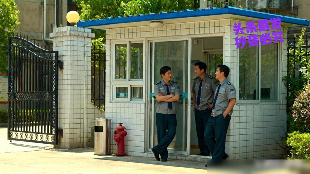 只因为领导的一个决定，我们保安队很多个队员都准备辞职不干了。

前天领导发通知，