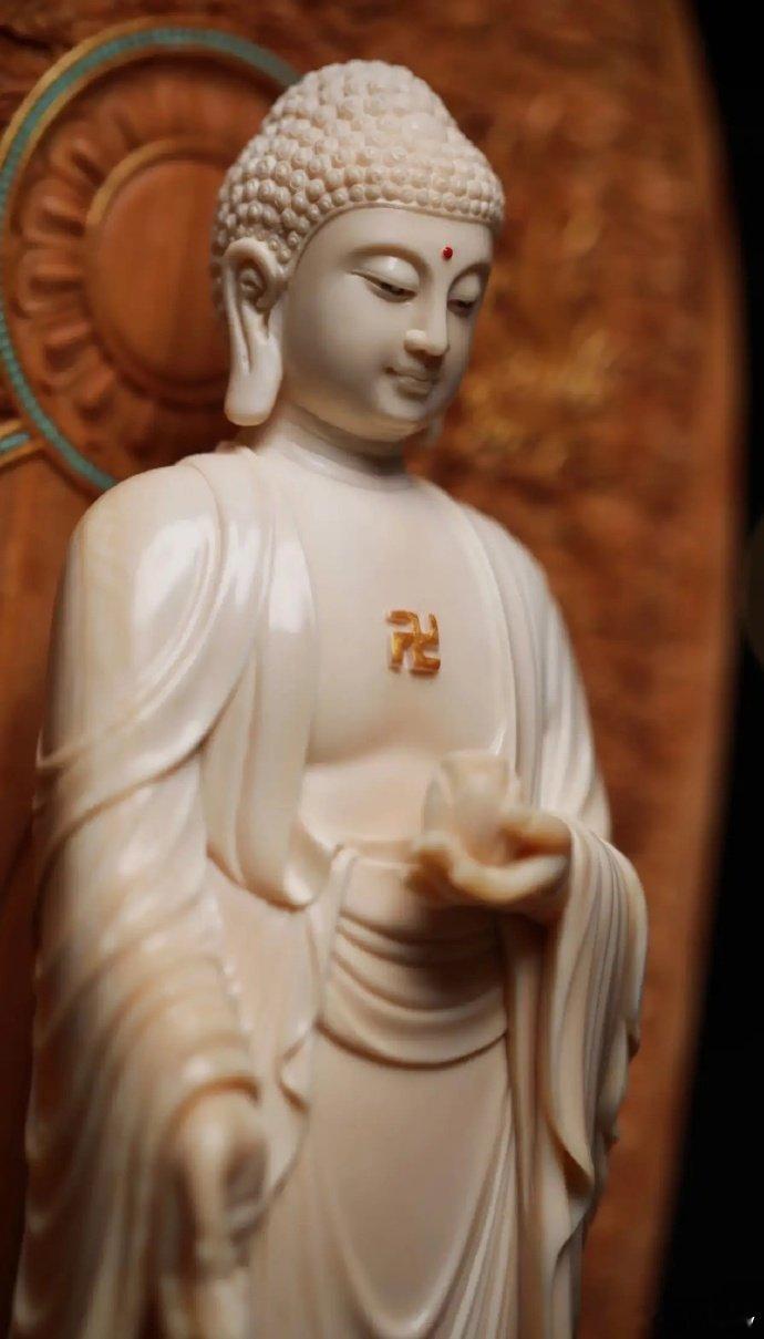 AI算力狂飙突进，算力瓶颈早已不在芯片制程，而在光电互联。CPO，作为下一代光电