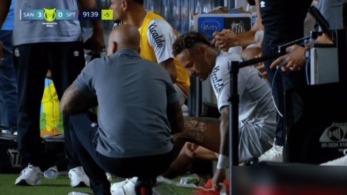 内马尔本场1射1传，第89分钟被替换下场，桑托斯球迷全场爆发出热烈的掌声给内马尔