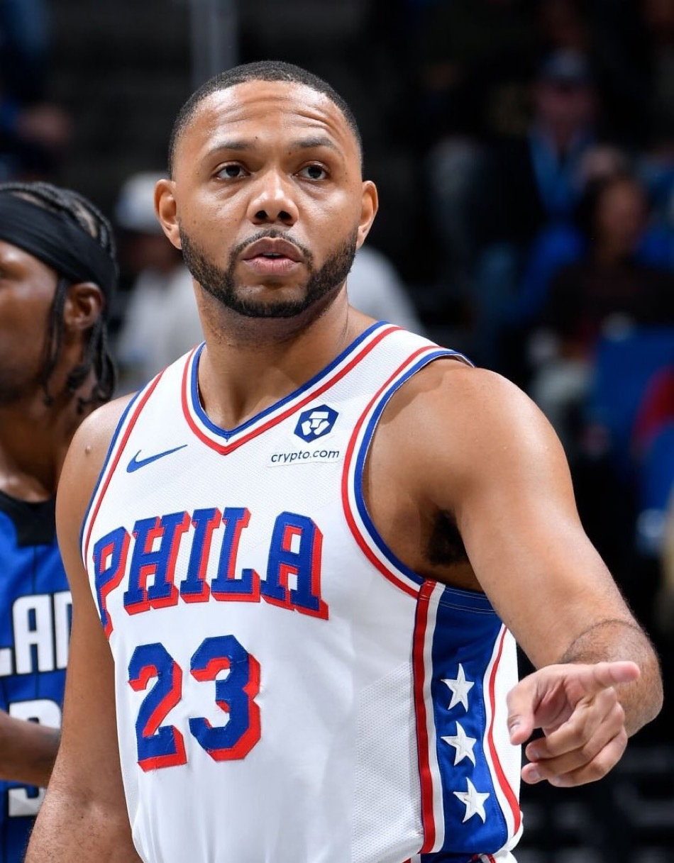 TA记者Tony Jones：76人寻求交易埃里克-戈登。 