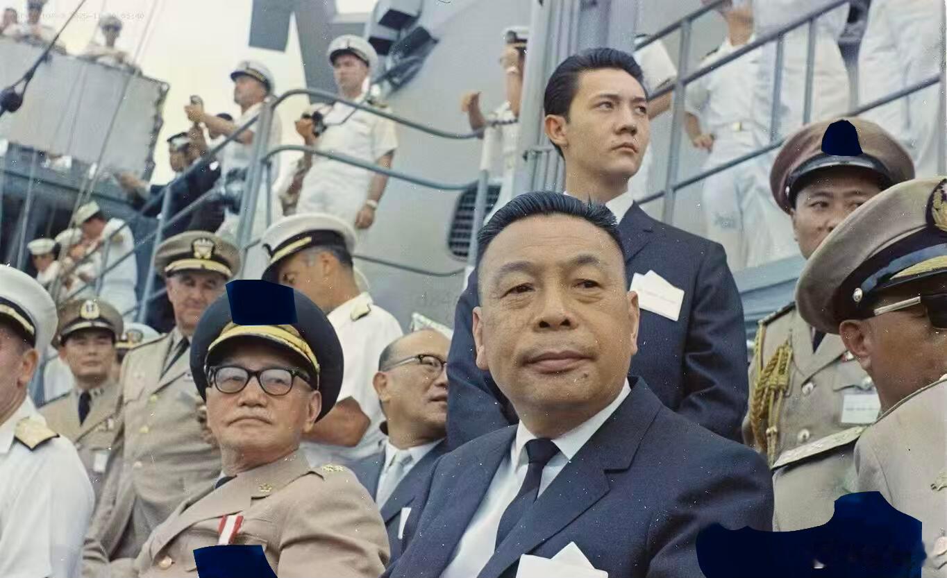 你们中有两个人很好看 历史老照片