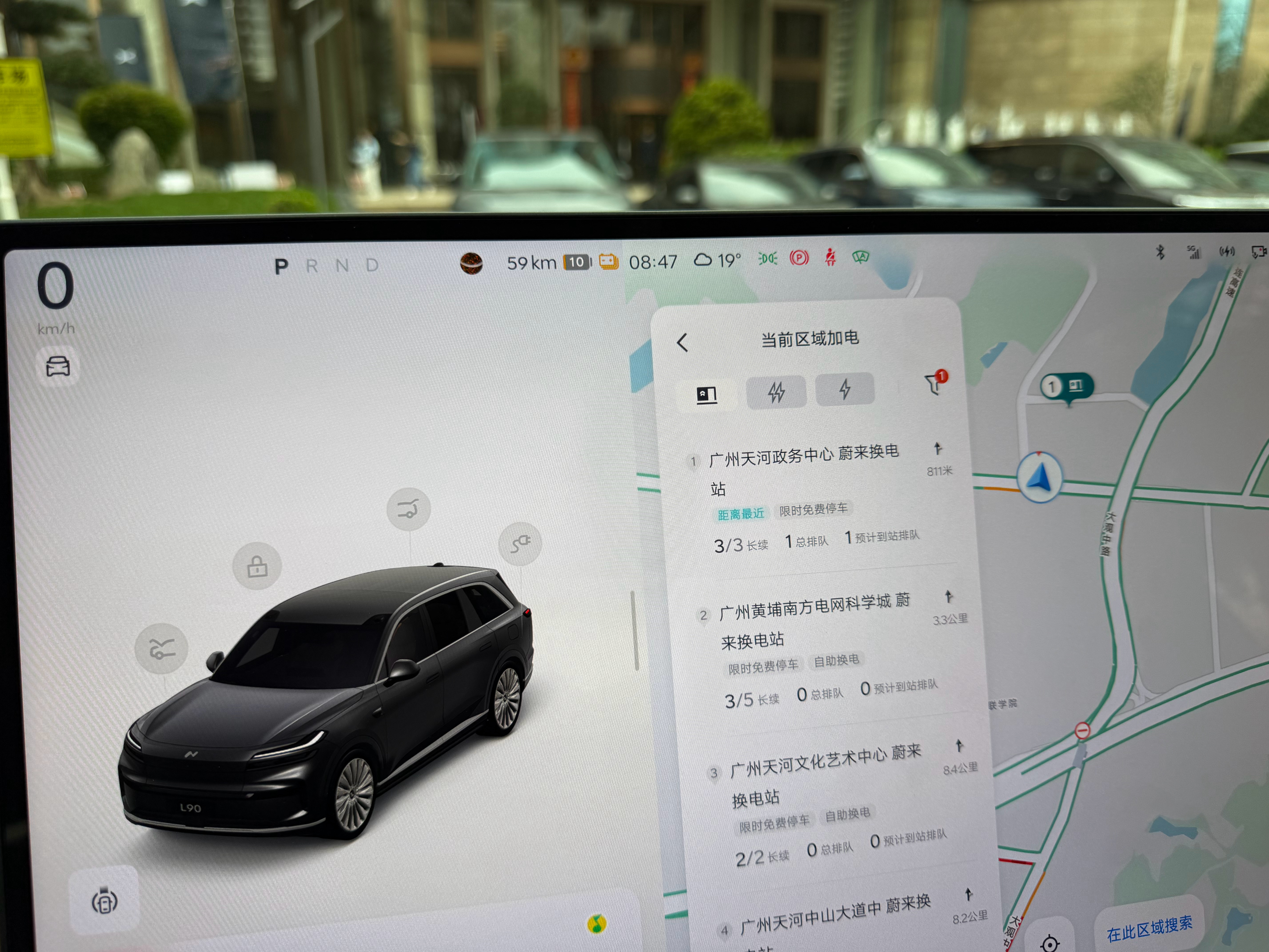 开换电车，享躺平式补能体验。车还有 10% 的电，等体验完 VLA2.0，酒店附