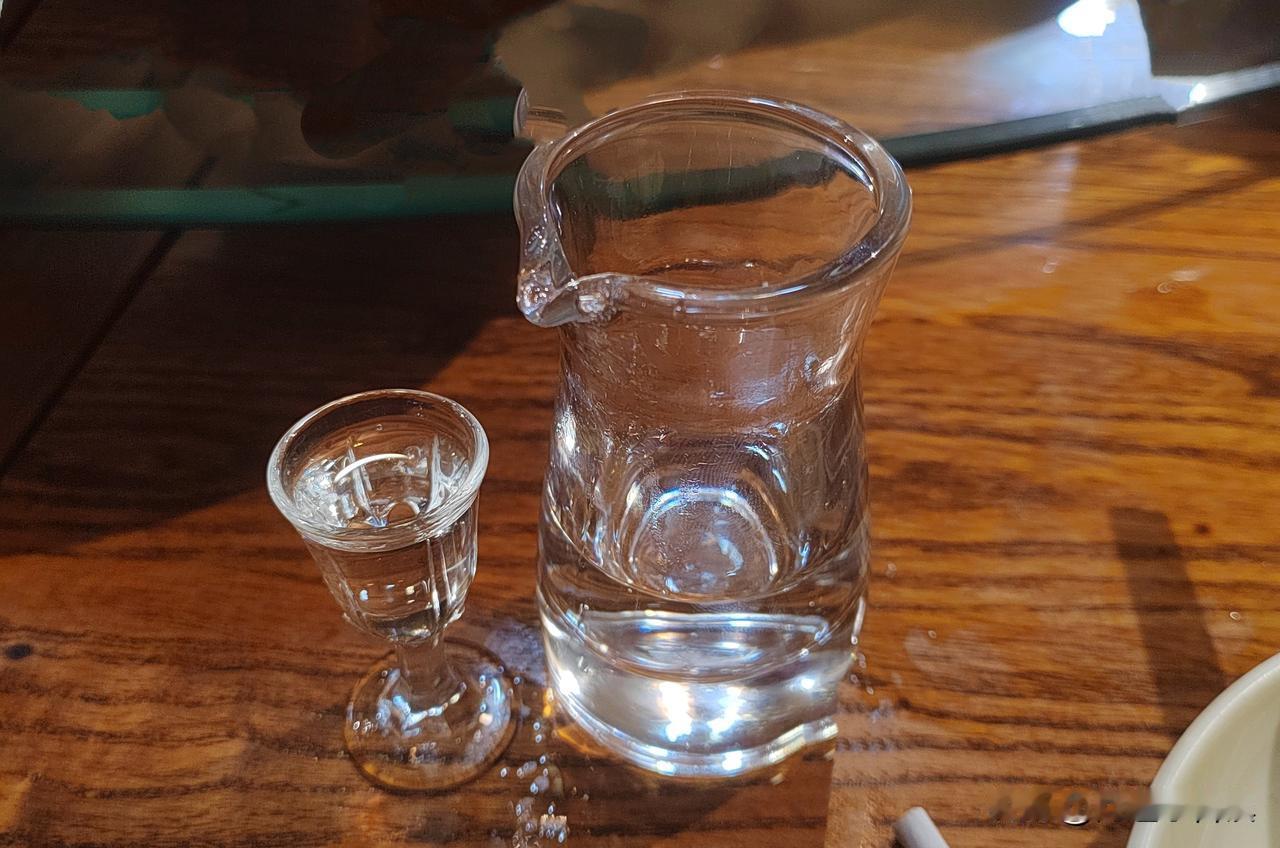 我记不得是哪个说的了：“追求不容易，拒绝更不容易”，我现在是对这句话深有同感。明