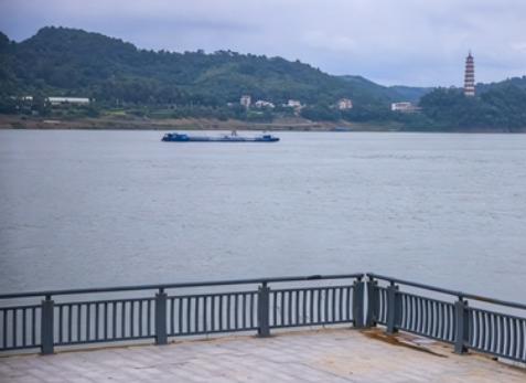 品读《山海经》550——《神州江湖》郁水
原文：
郁水出象郡，而西南注南海，入须