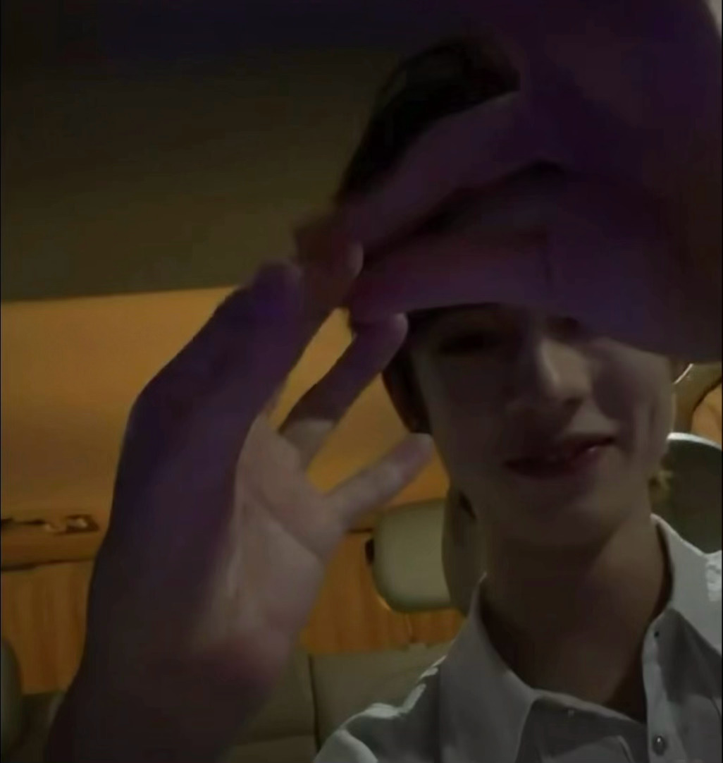 天定良元  不是，别人看就是吧唧一口，怎么到我这你两就这样亲，我不服 