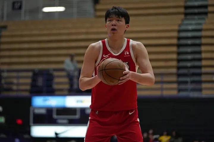 没想到打了个背靠背，今天杨瀚森 继续代表混音队出场，他拿下15分9板5助，看来两