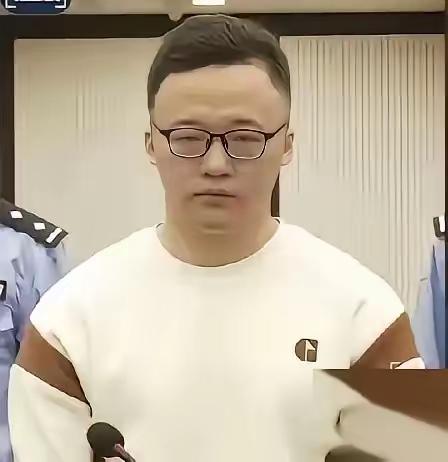 他叫廖景芳，湖南人，看起来很年轻，一副很可怜的样子，其实他就是缅北电诈杀人不眨眼