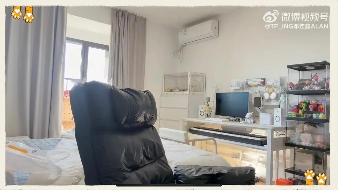 邓佳鑫房间好整洁