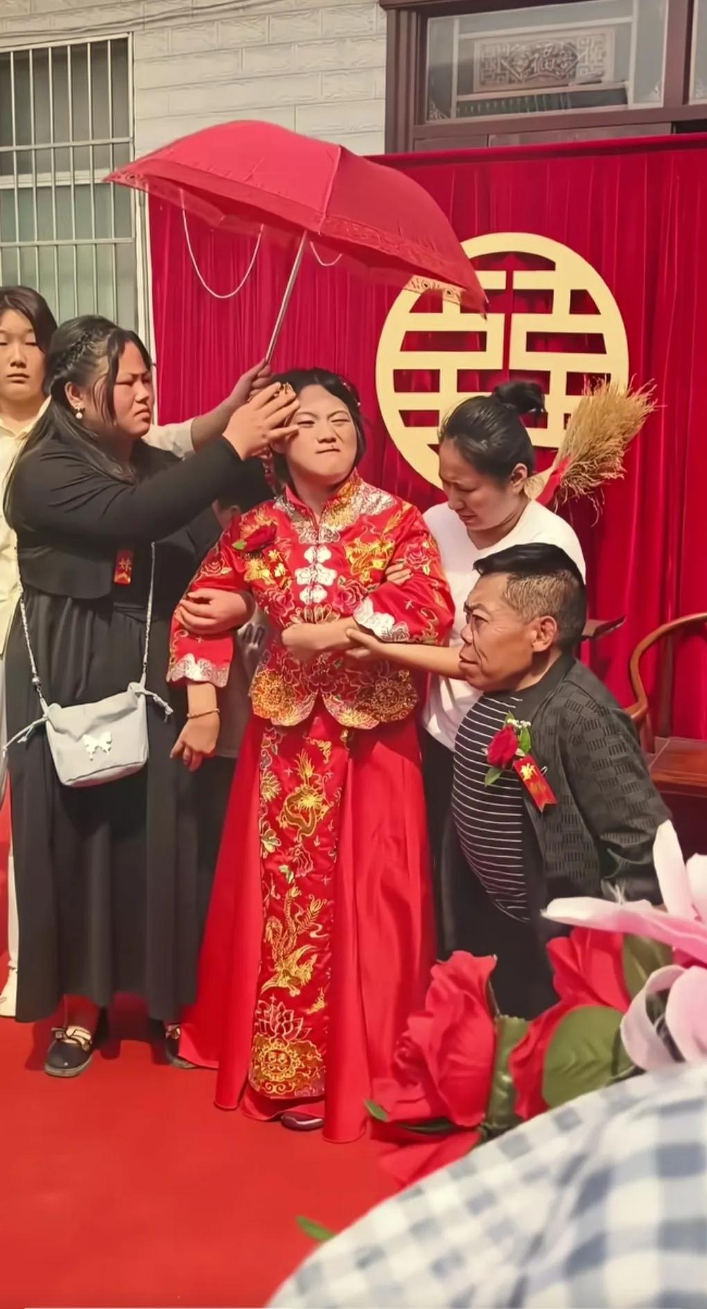 俩个残疾人结婚，双方父母都太草率了，婚后他们生活都不能自理，会更让家里人操心。
