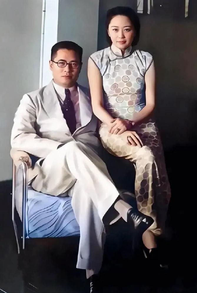 这是宋子文和夫人张乐怡的真实合影，都看看吧，俩人郎才女貌，天作之合。

照片拍摄