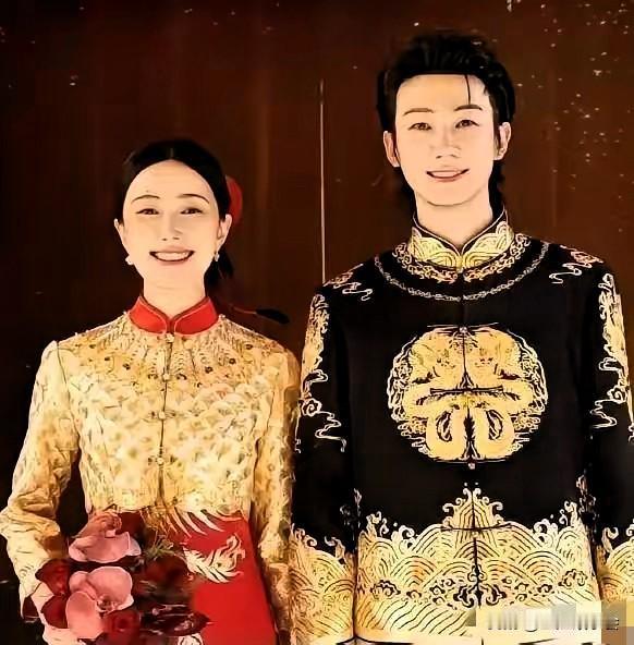 白举纲晒婚礼！
好奇查了一下他的妻子，
不查不知道，白举纲的妻子居然是一位圈外人