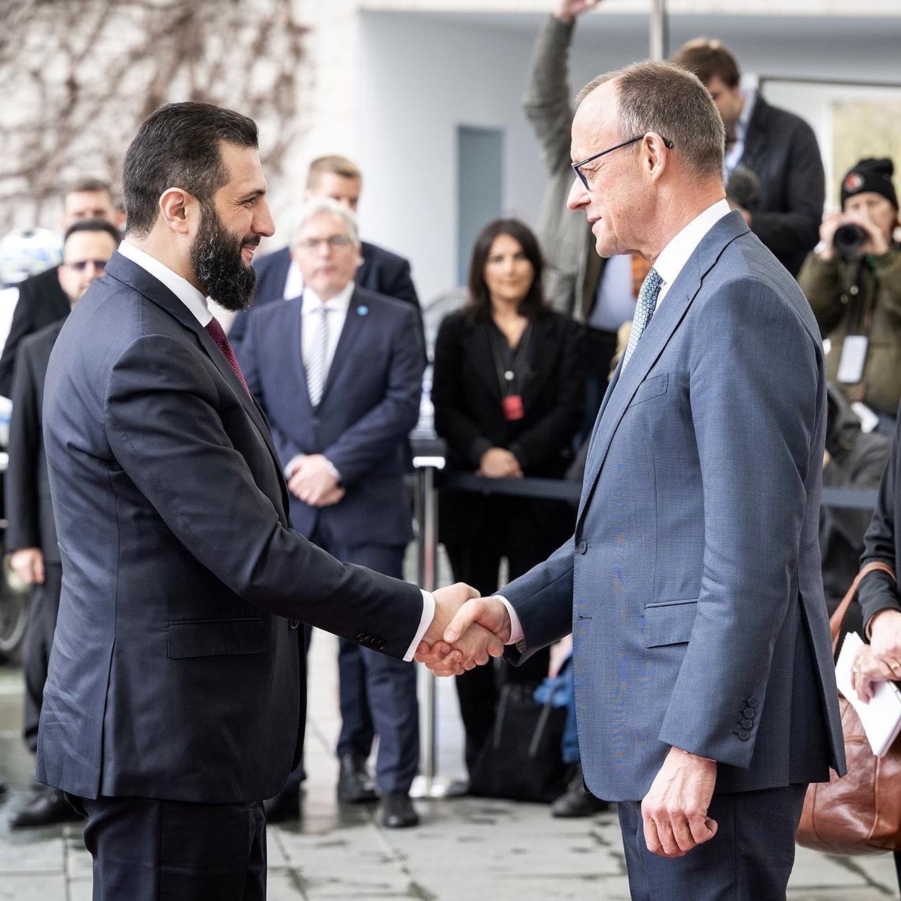 德国正在想方设法让叙利亚难民回国。
德国总理弗里德里希·默茨周一表示，在德国寻求