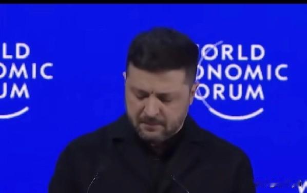 泽连斯基又生气了，批评盟友迟迟未交付防空武器。近日，泽连斯基因迟迟未得到防空武器