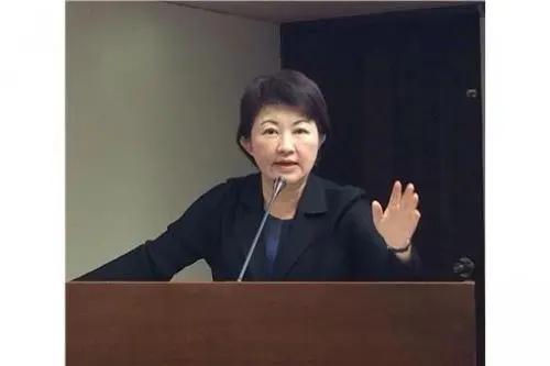 卢秀燕终于看清楚了形势，在她发表在台中执政7周年的讲话中，已经明显认清了现实与调