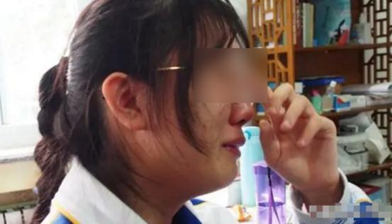 2013年，福建一女生高考志愿落榜，成绩只有364分，但女孩却坚称自己考了586