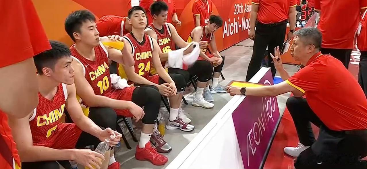 中国男篮105-59巴林，赛后这五人表现值得表扬，胡明轩还是低迷，对手主教练直接