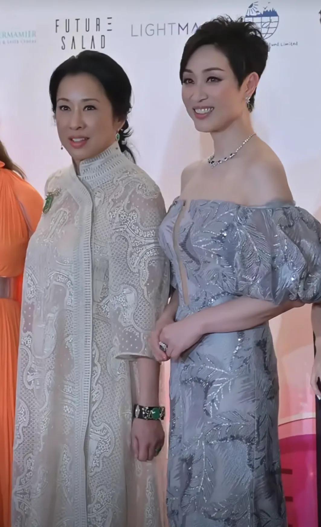 65岁的朱玲玲和57岁的陈法蓉一起同框参加活动，两个人都是曾经的港姐，如今气质依