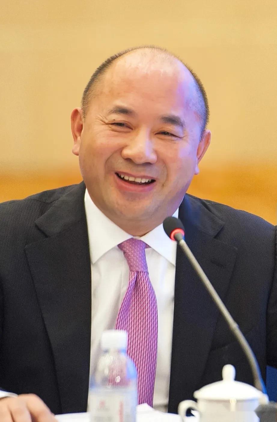 许老板挚友、正威集团创始人王文银不得了，不知道从哪里借来十个胆子，真正的“空手套