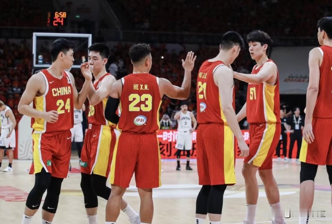 中国男篮可千万不能复制马尼拉惨案！目前的这支年轻的中国男篮很像2013年马尼拉亚