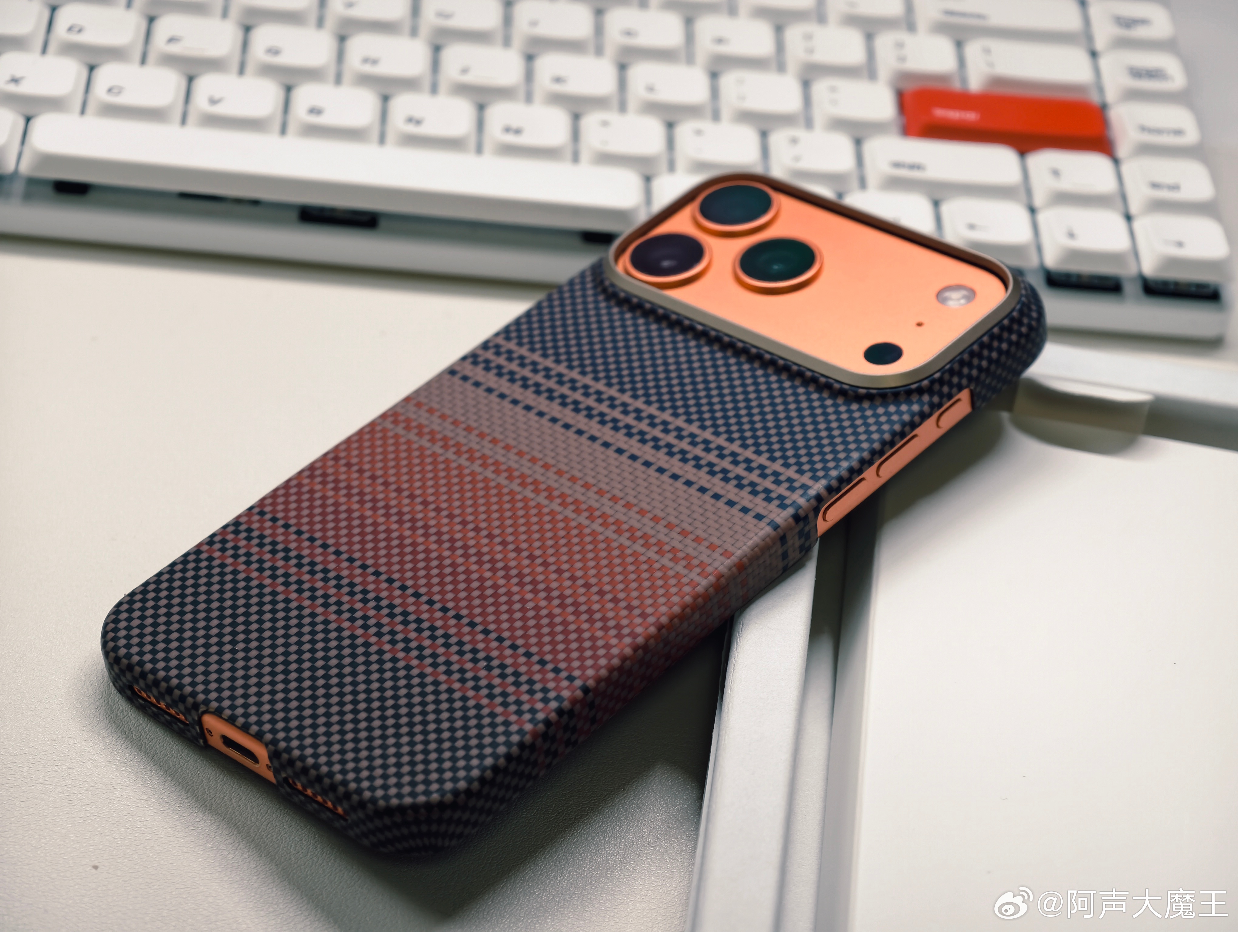 关于经典款 怎么能错过呢所以橙色配哪个好看？日落还是月升