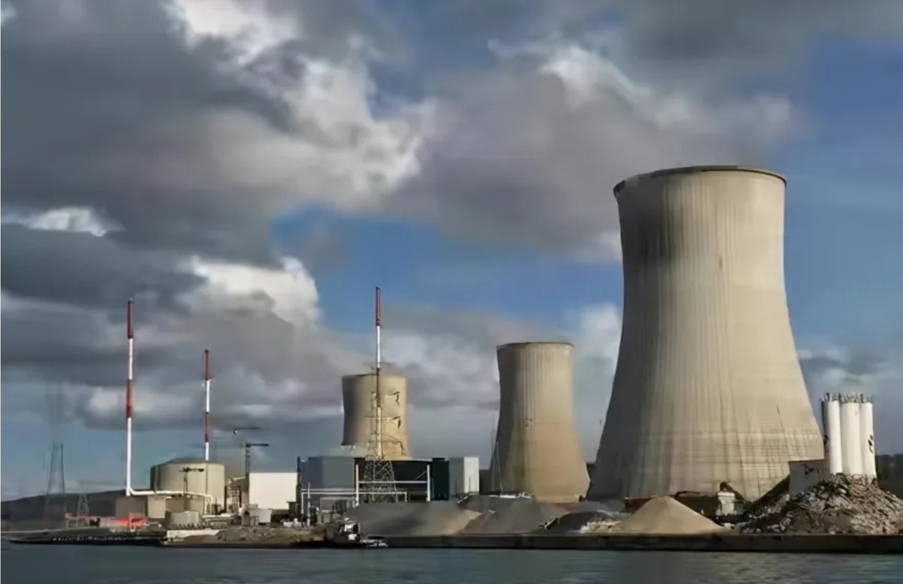 美国驻英国大使对英国核电政策提出强烈批评。英国即将宣布在威尔法建设首座小型模块化