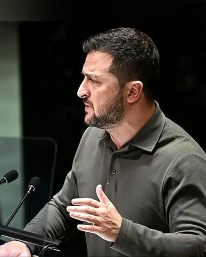 泽连斯基在国际场合屡遭冷遇，其实一点不奇怪。他频繁出现在国际会议，说是为乌克兰争