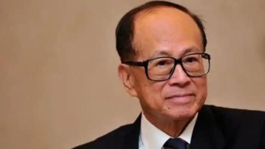 卖掉英国3500亿资产却死守这盘生意，李嘉诚30年布局的石油帝国，年赚数十亿藏着