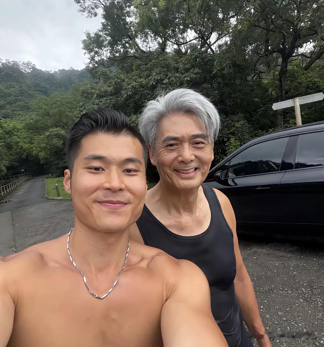 发哥笑的太可爱了。