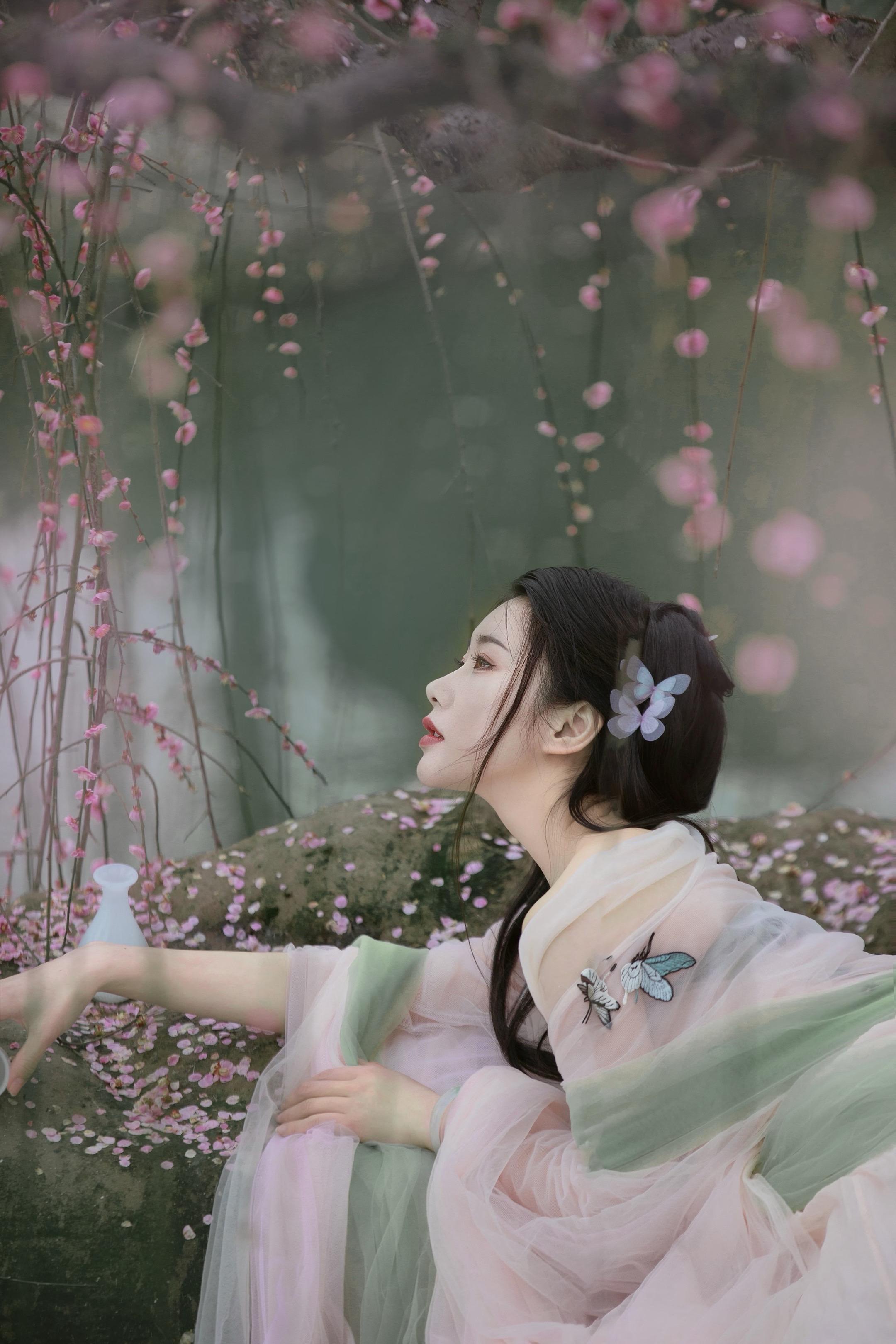 忘了 仿佛不在人间。