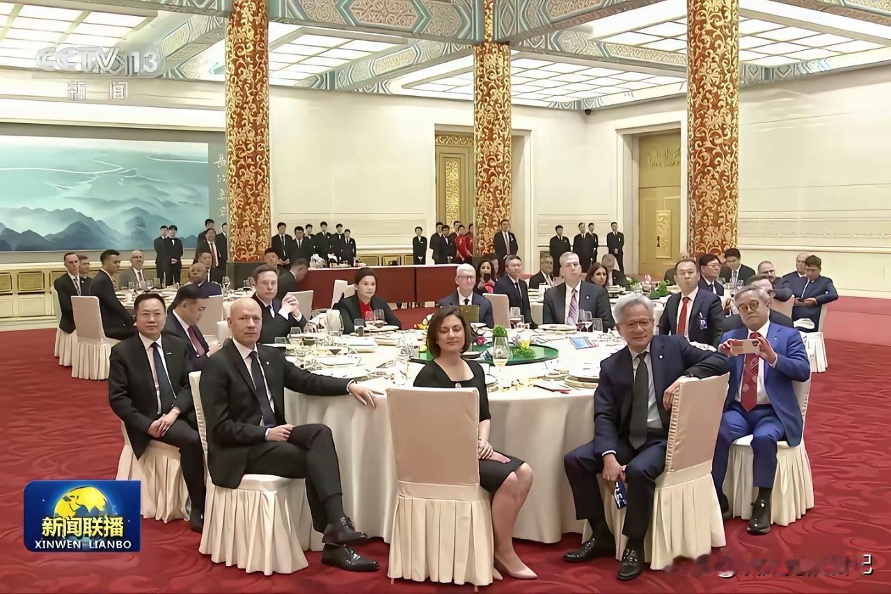 顶尖聚会，
中国女老板引人注目！

那些大人物聚在一起开会，地方很保密，外人看不