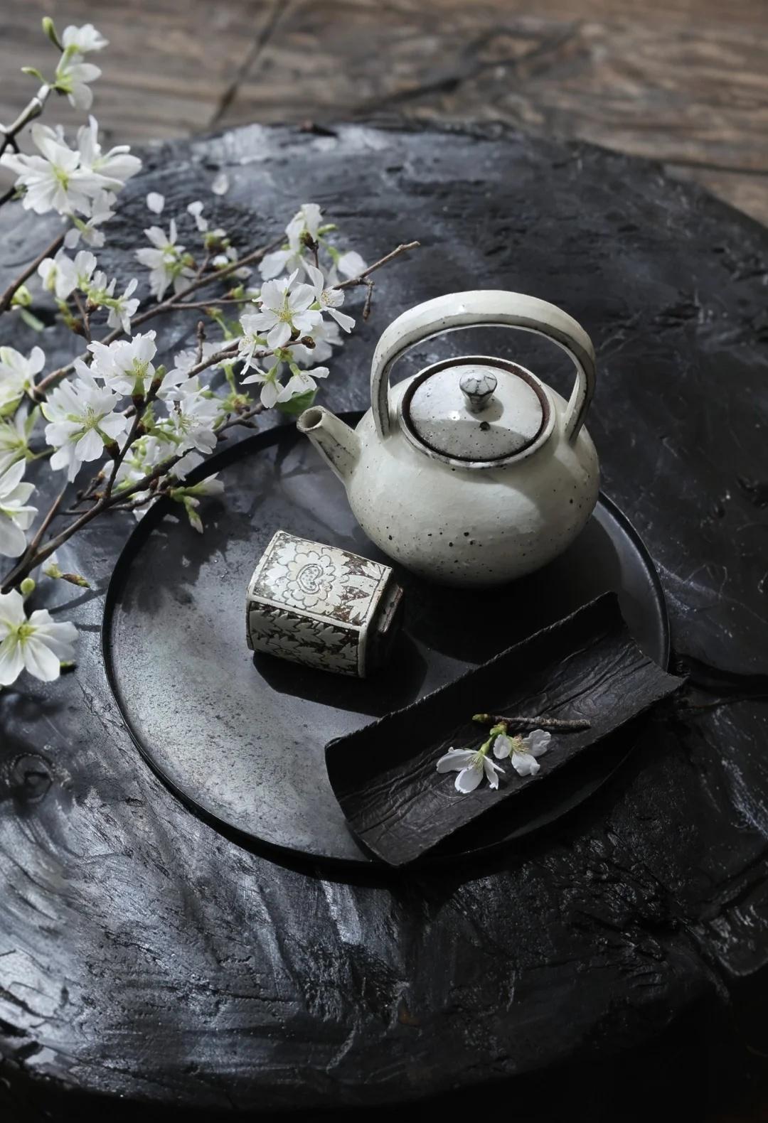 春风千寻
妙趣从来三两枝……
	
治愈系茶具
如果你也喜欢