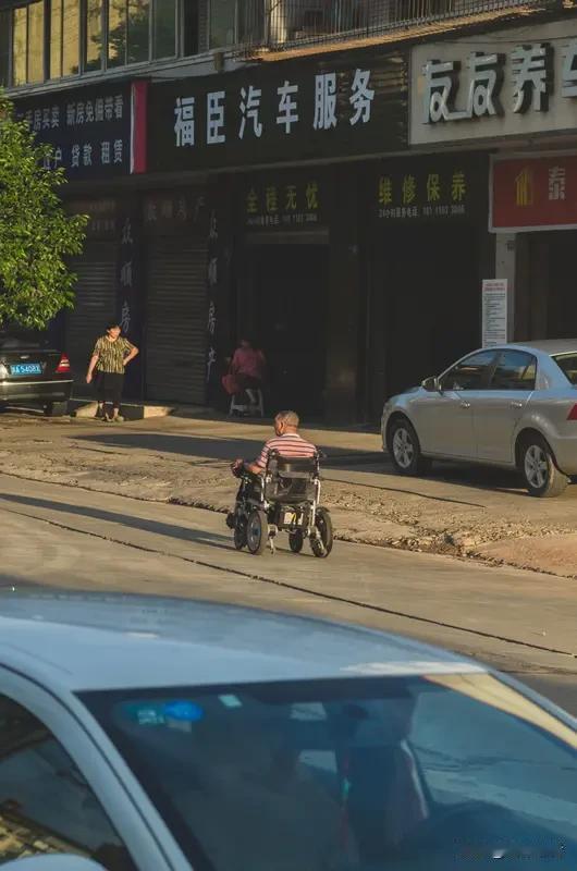 老母亲倾尽积蓄为智障儿子娶外籍新娘，不料人财两空。律师提醒：涉外婚姻诈骗可报警维