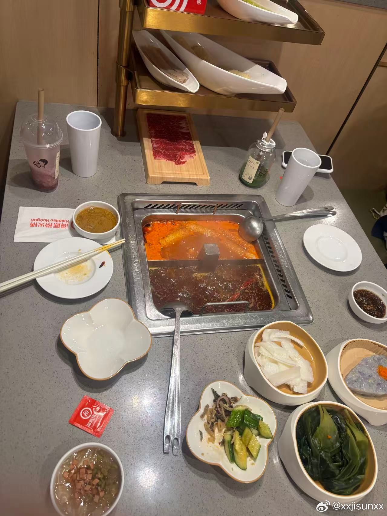 w/ my roommate(4）“拍得有点丑 但是特别满足的一顿”🤓🤪 