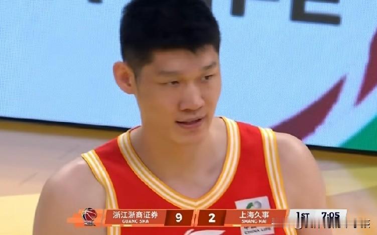 CBA联赛总决赛转眼已经迎来第四场比拼，浙江浙商证券男篮是在主场继续迎来上海久事