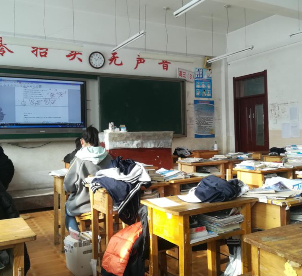 悬着的心，终于死了！
高考结束，朋友才敢问自家孩子考得怎么样，孩子直叹气，借口还